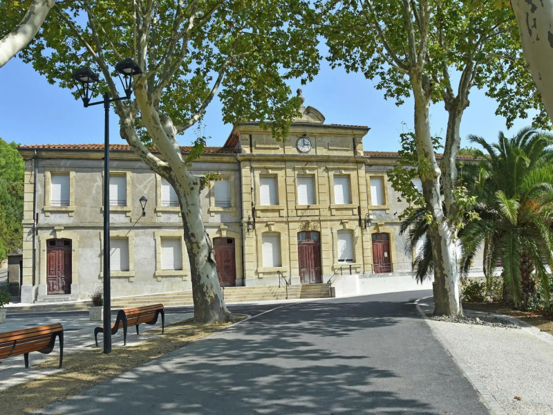 Charming Apartment in Villesèque-des-Corbières with Jacuzzi