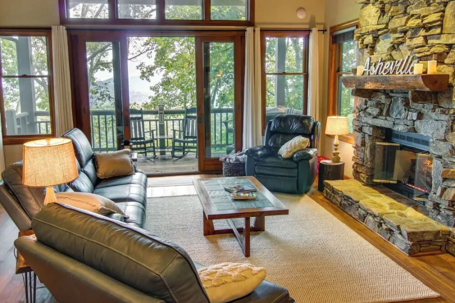 Mtn-view Condo w/ Screened Porch in Burnsville!