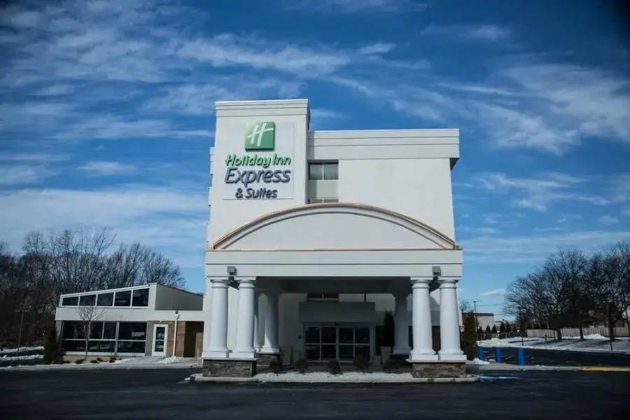 Holiday Inn Express & Suites Milford
