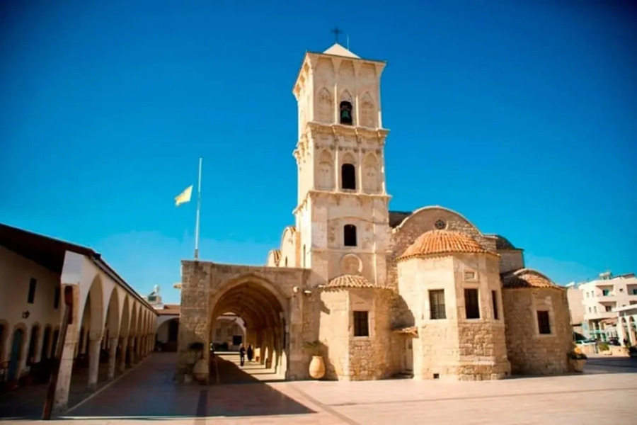 Private Roof Top Terrace Overlooking Pool in Pyla