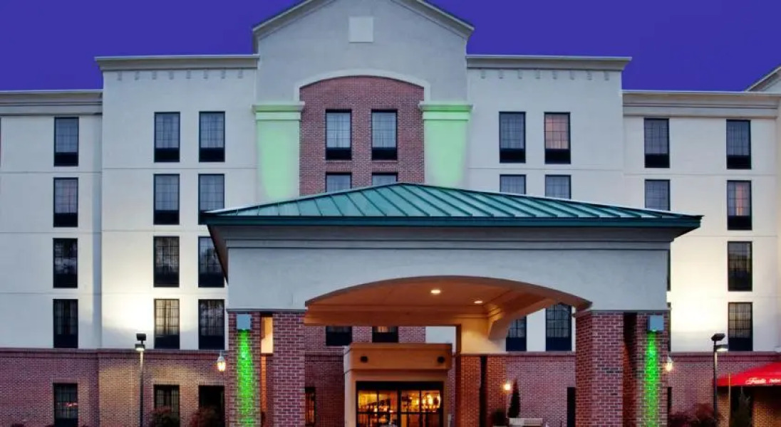 Holiday Inn Hotel & Suites Newport News