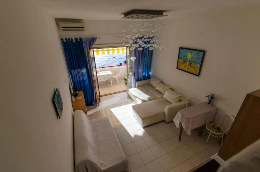 Fantastic studio, 2 min from the beach, sea view !