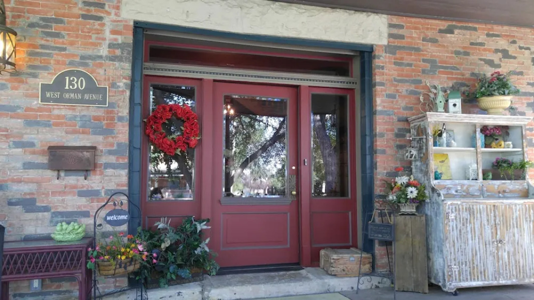 The Rusted Poppy Inn