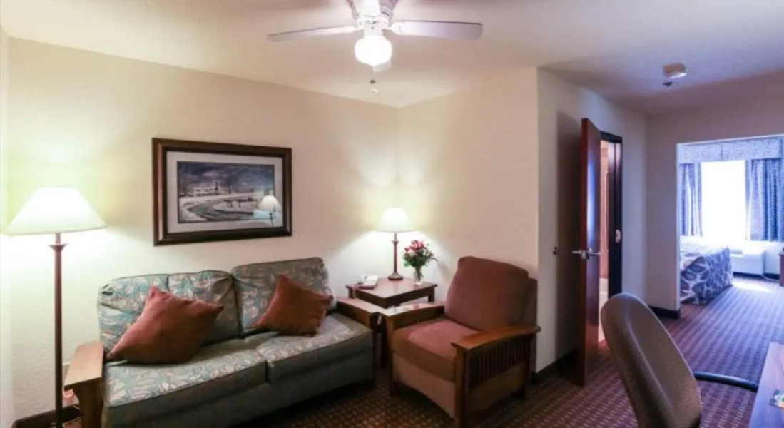 Mountain Inn & Suites Airport - Hendersonville