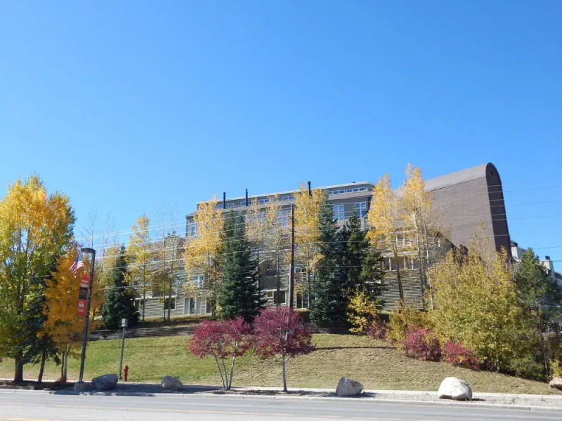 Crestview Condominium's