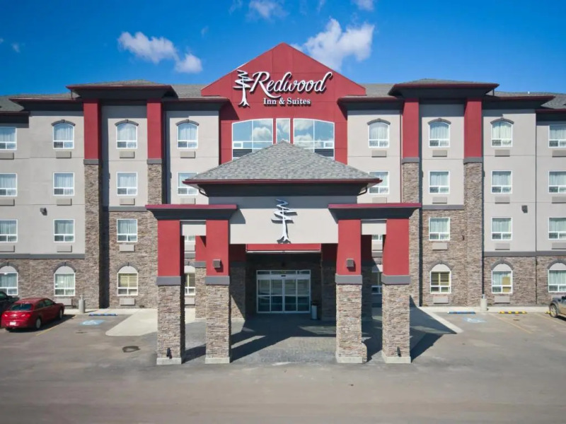 Redwood Inn & Suites - Grande Prairie