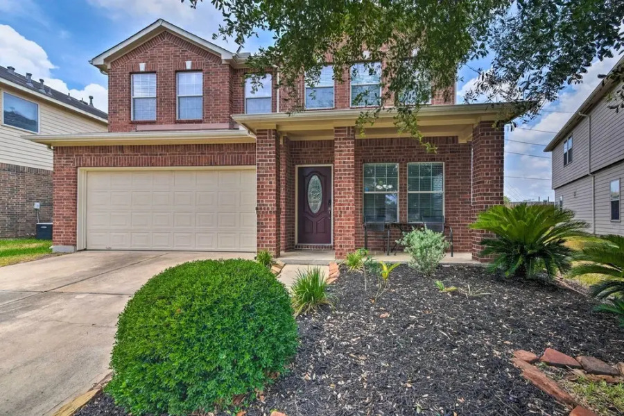 Spacious & Central Katy Retreat: 27 Mi to Houston!