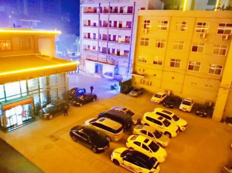 Diamond Fashion Hotel(Hebi changfeng road)