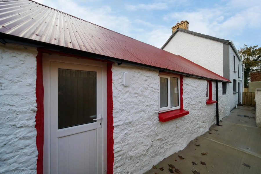 New Glenside Cottage sleeping 4 guests