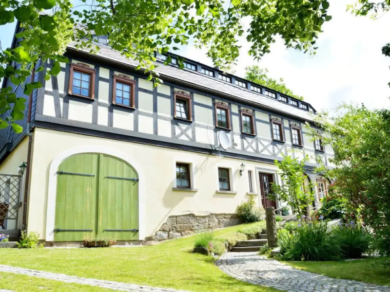 Evening sun Modern Retreat