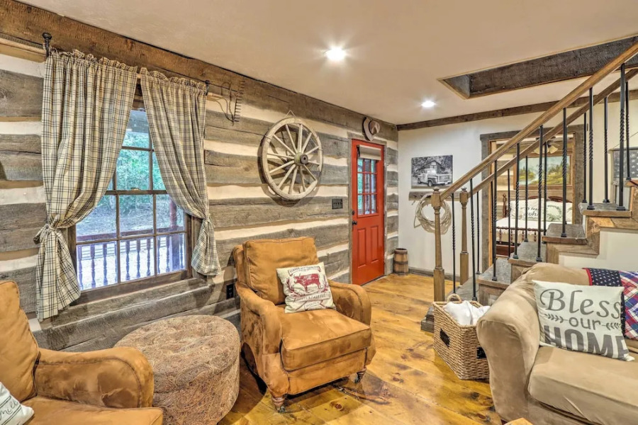 Cozy Creekside Mountain Escape w/ Hot Tub!