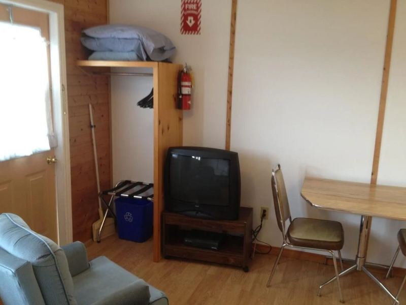 Sea Breeze Cottages & Motel