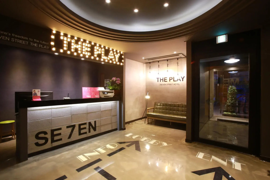 7th Street THE PLAY Hotel