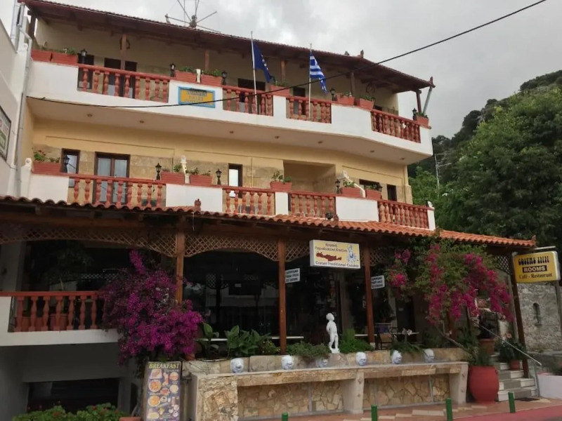 Costas Inn