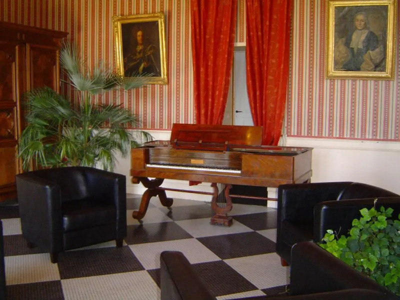 Chateau De Vaugrignon