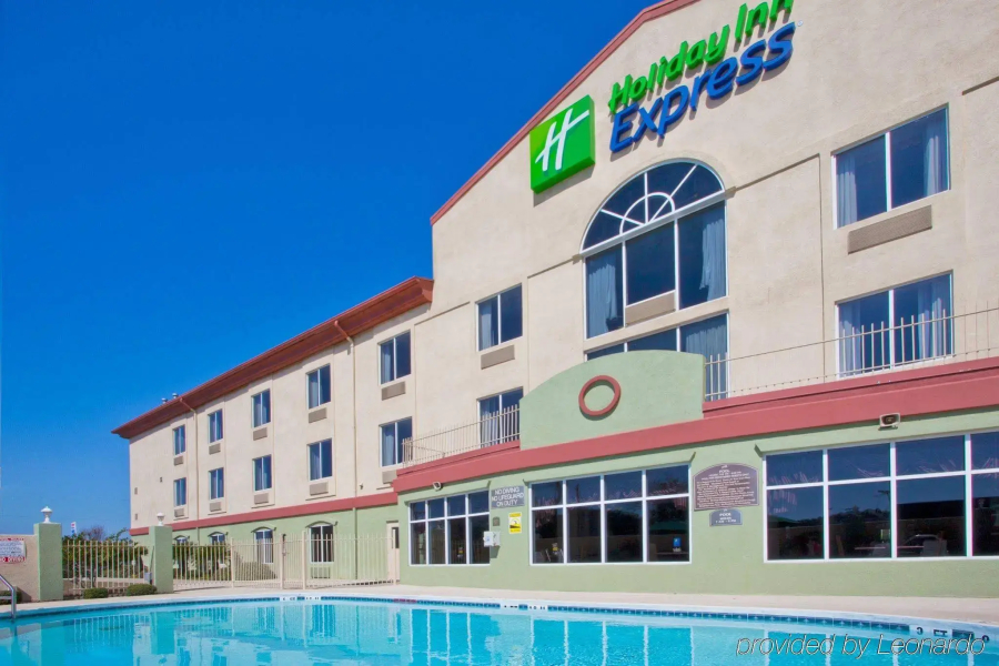 Holiday Inn Express & Suites Live Oak by IHG