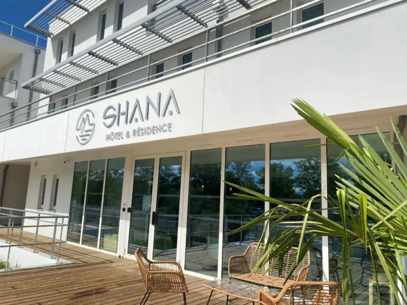Shana Hotel & Residence