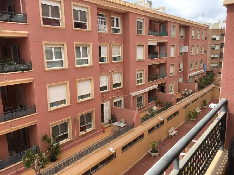 Apartamento de 4 dormitorios a tan sólo 2,5 km de la Playa San Juan