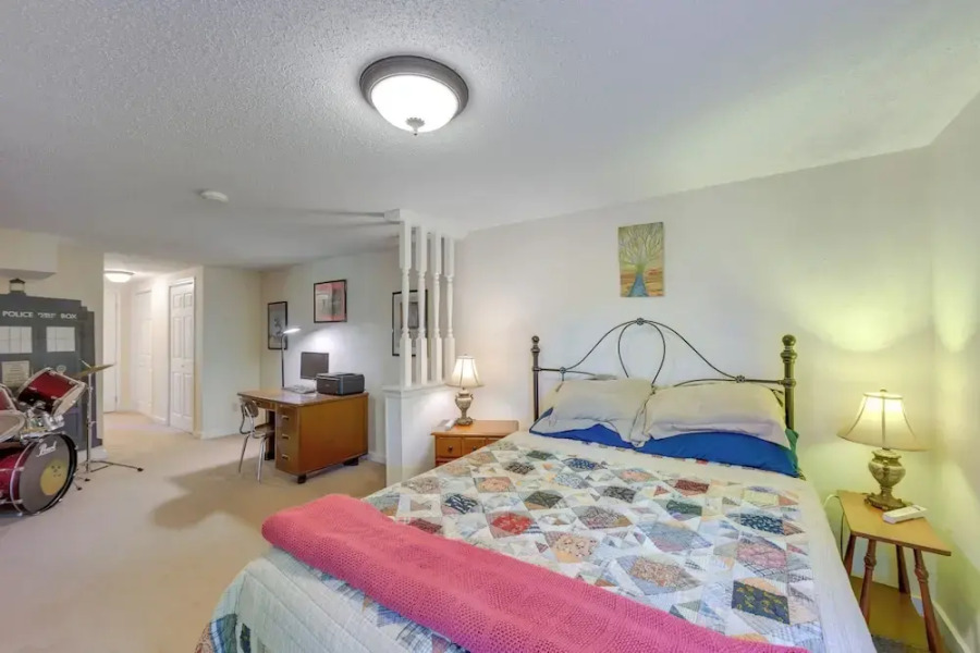 Franklin Cabin: Deck With Smoky Mountain Views!