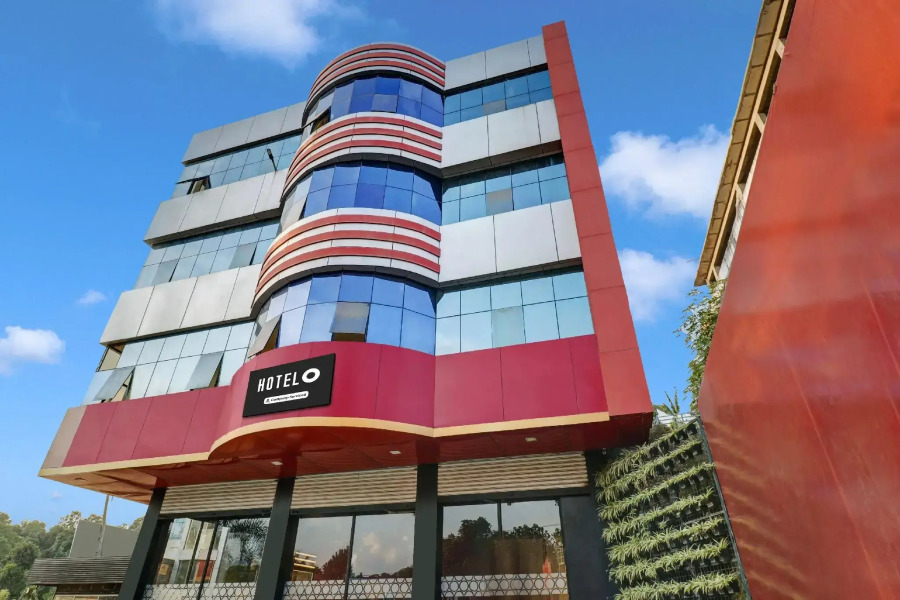 West Gate Inn & Suites By OYO Rooms