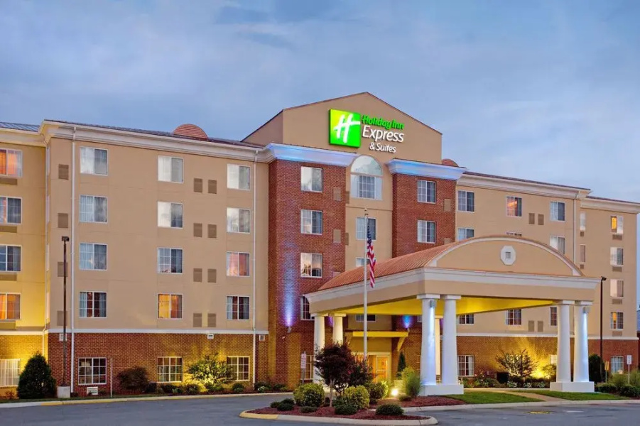 Holiday Inn Express Hotel & Suites Petersburg-Fort Lee