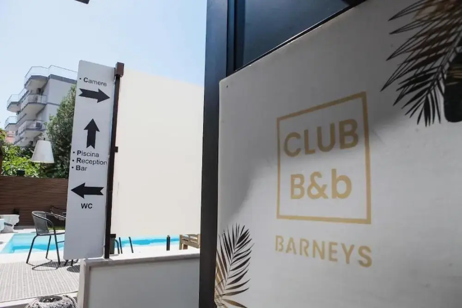 Barneys Club B&b