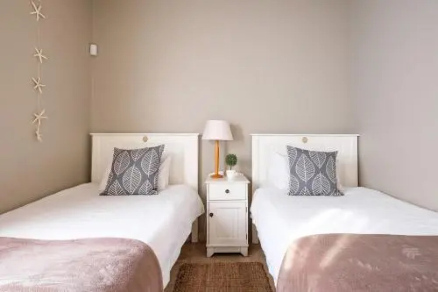 Na Genoeg Holiday Home