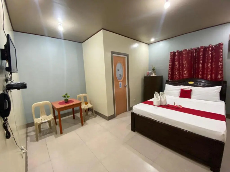 RedDoorz Plus @ Lhexlyn Resort San Narciso