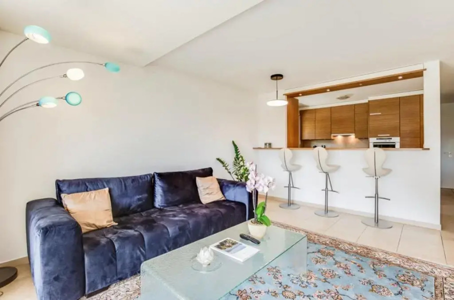 Beautiful and cozy apartment for families with a large garden terrace in Blonay by GuestLee