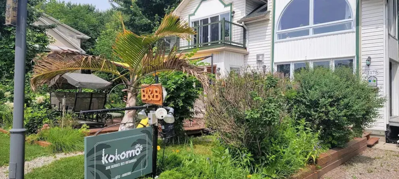 Kokomo Inn - Tropical Riverfront B&B