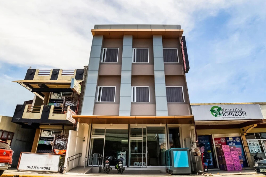 OYO 256 Sakura Suites