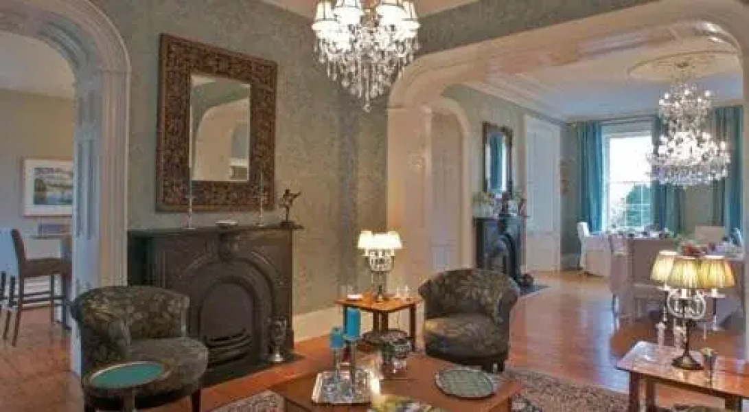 Maplehurst Manor Accomodations