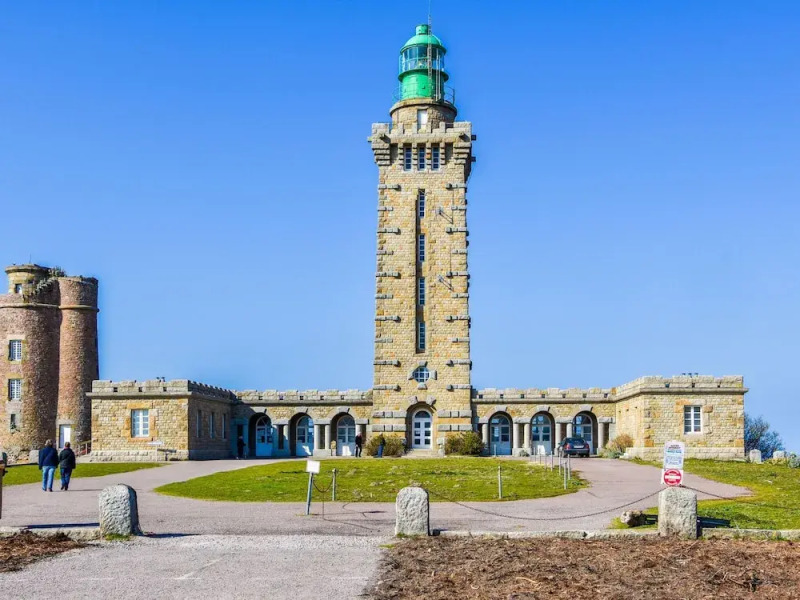 Beautiful Holiday Home With Large Garden in Brittany 1 km From the Beach