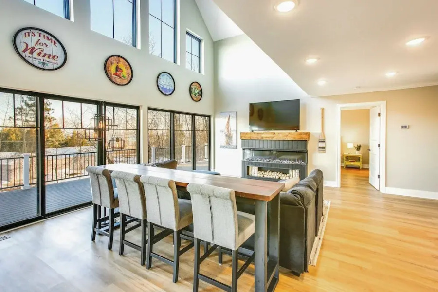 Hot Tub & Fire Pit: Suttons Bay Home Near Wineries