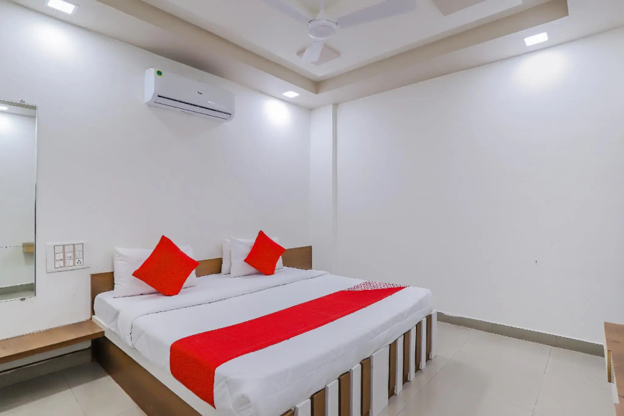 OYO 80936 Hotel Maldhari