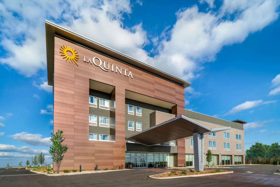 La Quinta Inn & Suites by Wyndham Louisville NE/Old Henry Rd