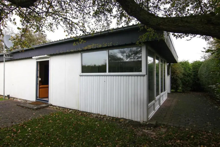 Bungalow in Warwerort Near Wadden Sea Park