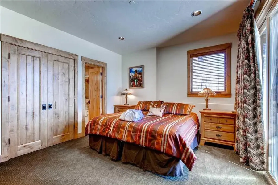 Three Peaks Mountain Lodge