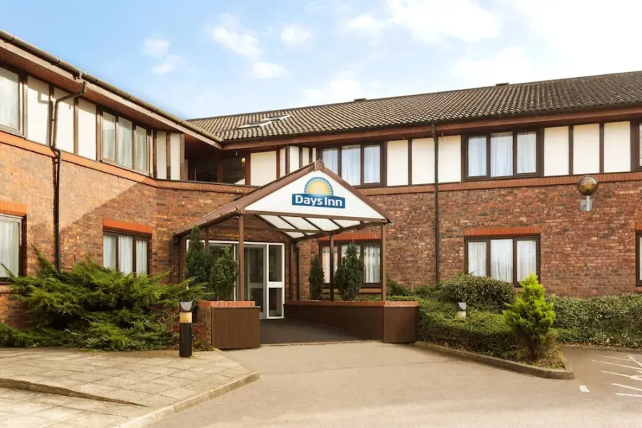 HOLIDAY INN GARDEN COURT Bedford