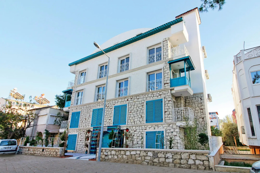 Dam Hotel Lara