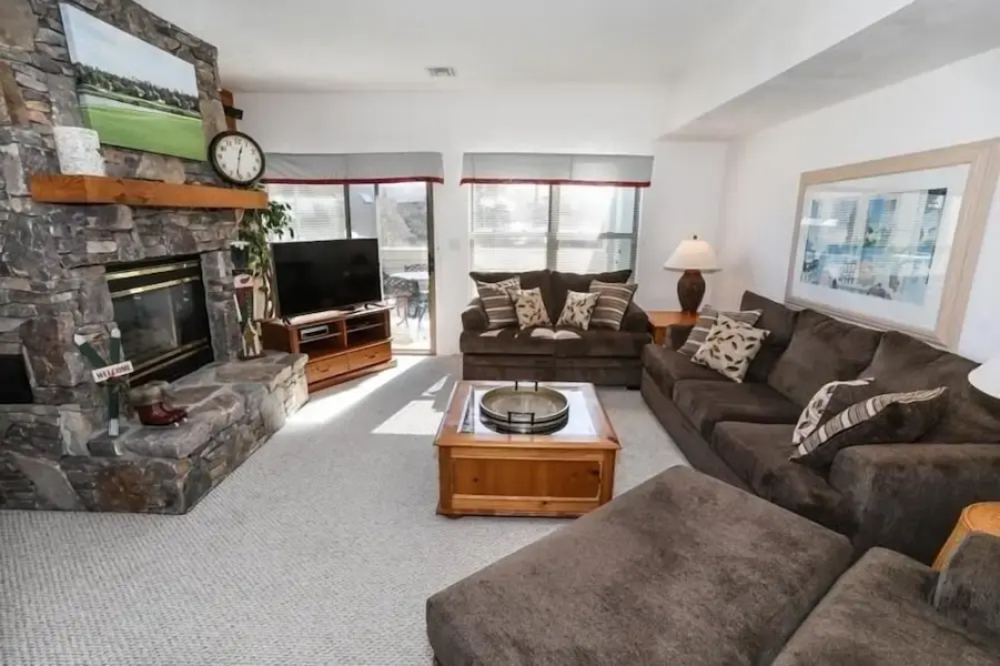 Seven Springs Stonegate 2 Bedroom Condo, Ski-In/Out, Sleeps 8! by RedAwning