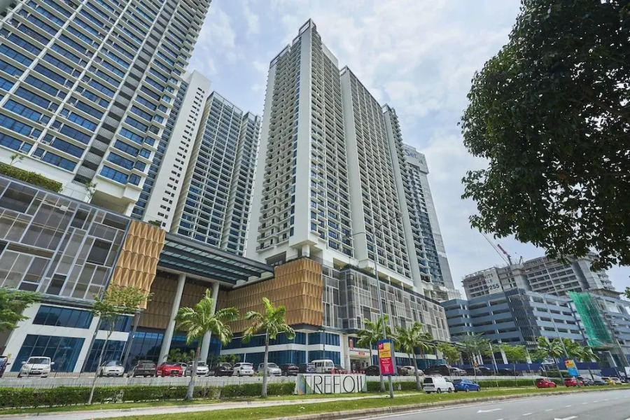 OYO Home 44001 Elegant Studio Setia Alam Trefoil