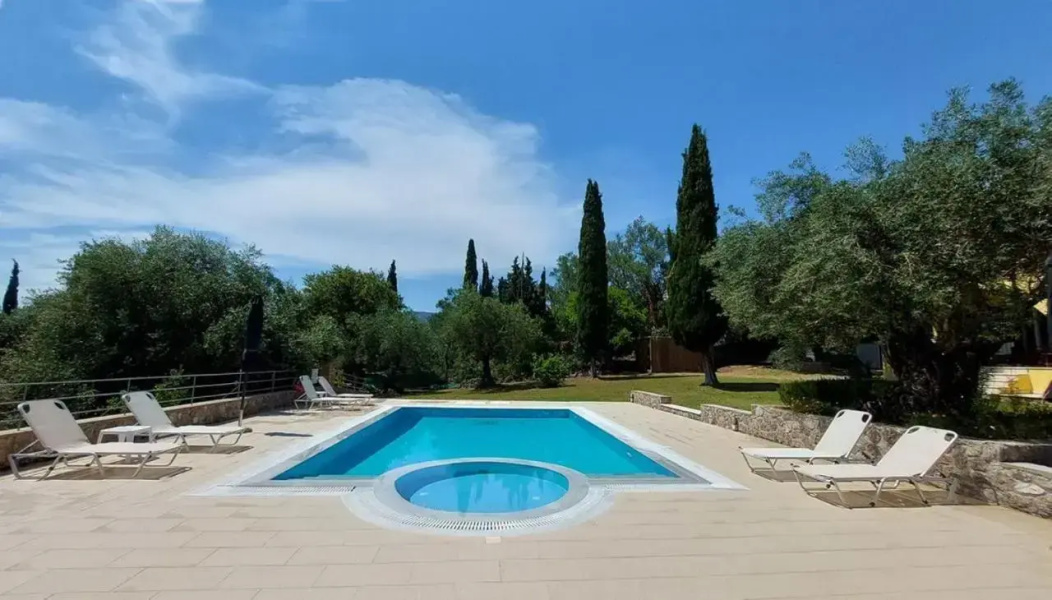 Villa Mayroula