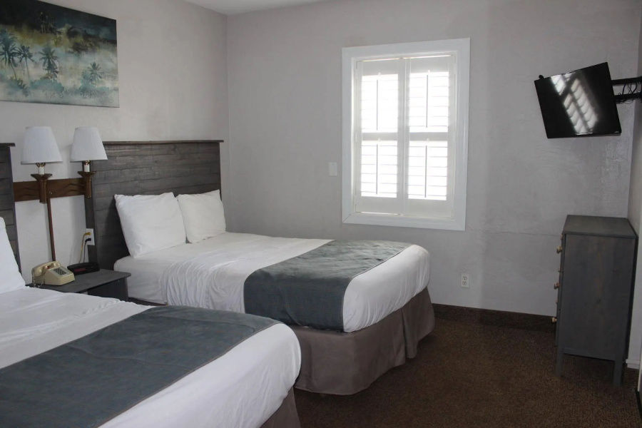 Shoreline Suites & Cabana Cottages