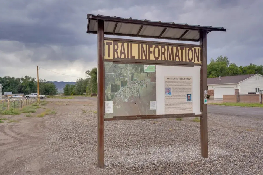 Chic Utah Getaway w/ Fireplace, Sauna & 2 Decks!