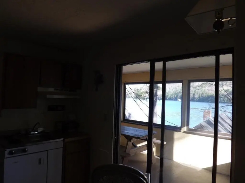 Boulders Lakefront Motel