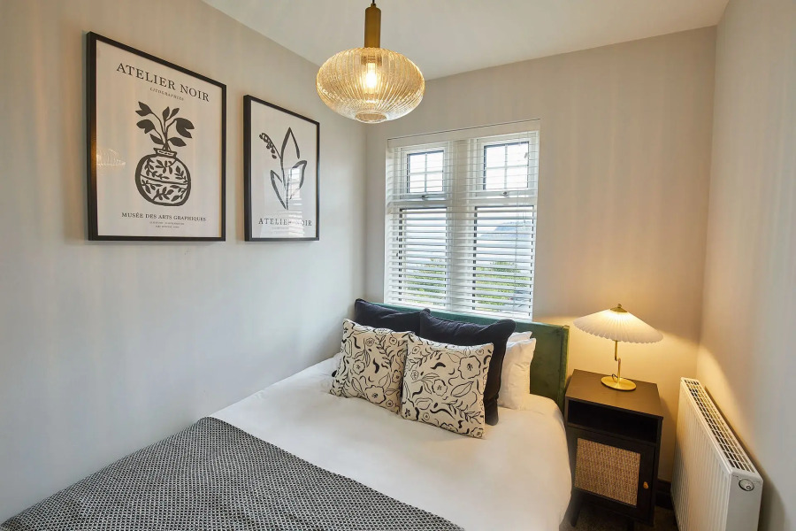 Host Stay Raven House