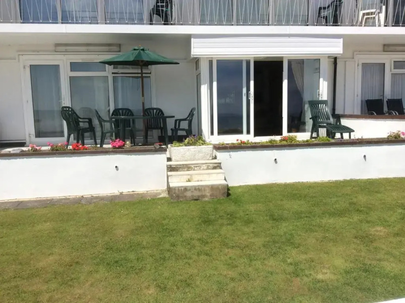 Strandways Court Apartment