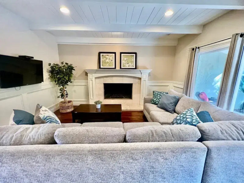Incredible Estate 5 Bedrooms 3 Bathroom W/resort Style Rock Pool & Jacuzzi