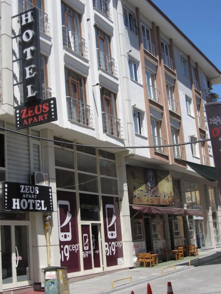 Zeus Apart Hotel